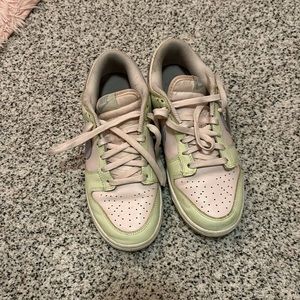 Nike lows green, great condition!